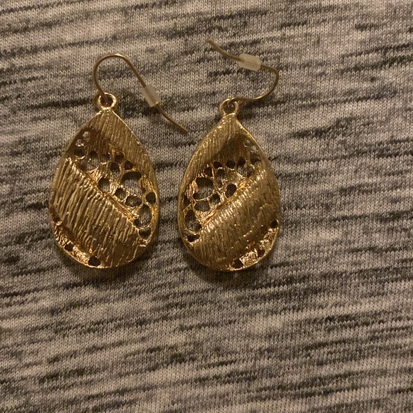 Brown and Gold Tear-Drop Pendant Costume Jewelry Necklace and Earring Set - Picture 5 of 14